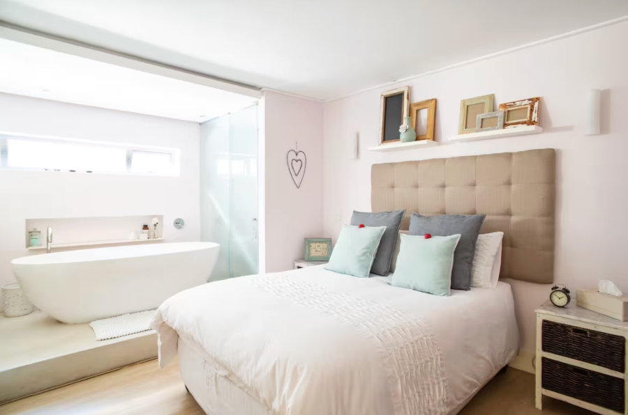 2 Bedroom Property for Sale in Vredehoek Western Cape